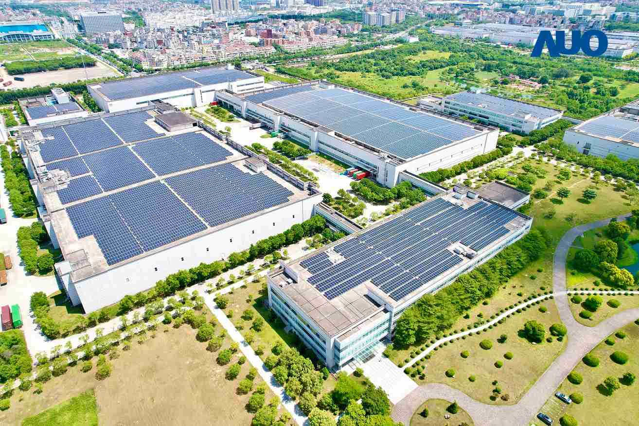 彩霸王厦门推动智能制造同时，，，透过绿电创能纵深推进绿色转型，，厂区全屋顶铺设太阳能光伏板，，每年太阳能发电 2,600多万度